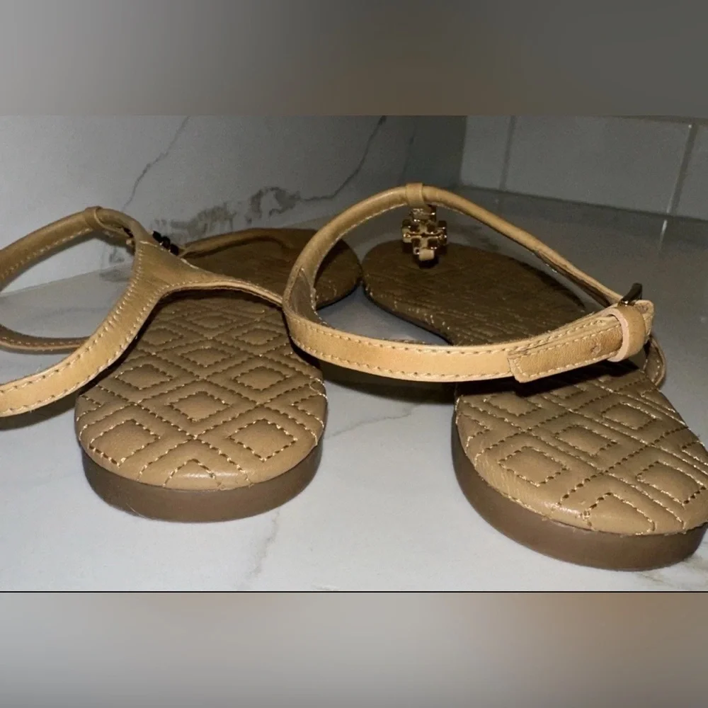 Tory Burch Marion Quilted Leather T-Strap Sandal Size 7 Color Sand W Box & Bag - Picture 11 of 16